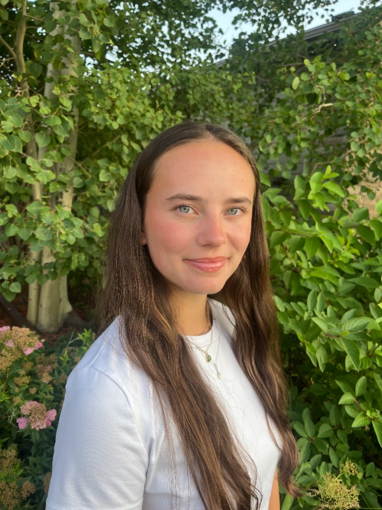 Taylor Nokes, Social Media Assistant